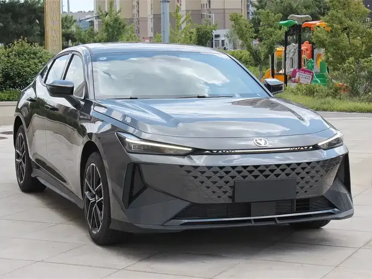 Changan UNI-V iDD Blue Whale Smart Electric iDD 136 km Smart Cool