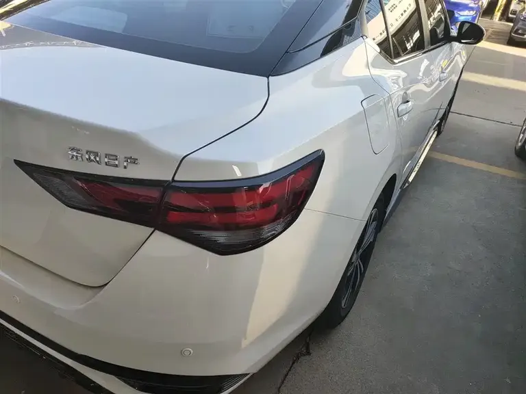 Nissan Sylphy 1.6 L CVT Joy