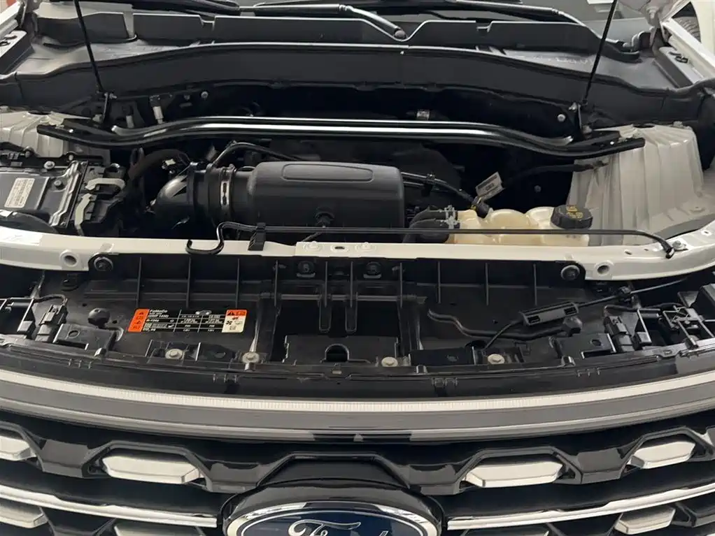 Explorer EcoBoost 285 4 WD Titanium 6-seat