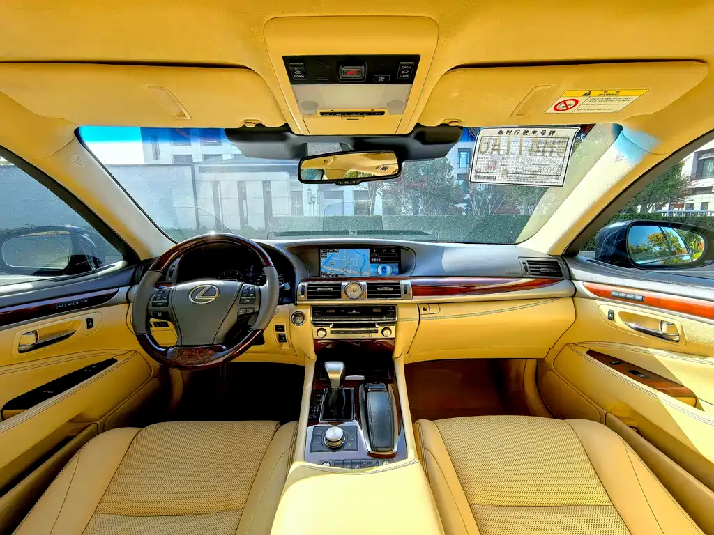 Lexus LS 460 L 4 WD Distinguished