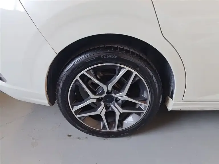Dongfeng Yixuan 230 T Auto Shadow Chase
