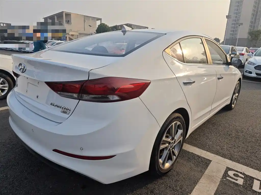 Elantra 1.6 L Auto Smart Dazzle · Elite