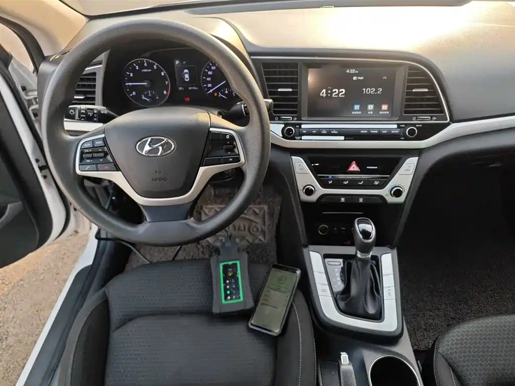 Elantra 1.6 L Auto Smart Dazzle · Elite