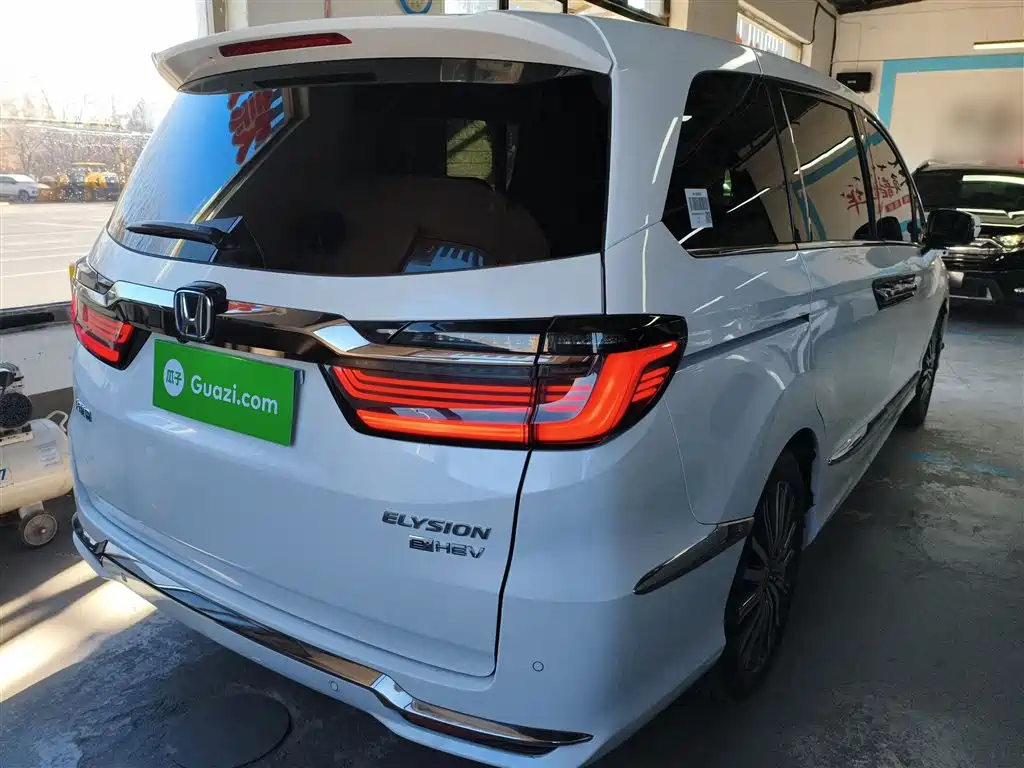 Elysion 2.0 L e:HEV Luxury