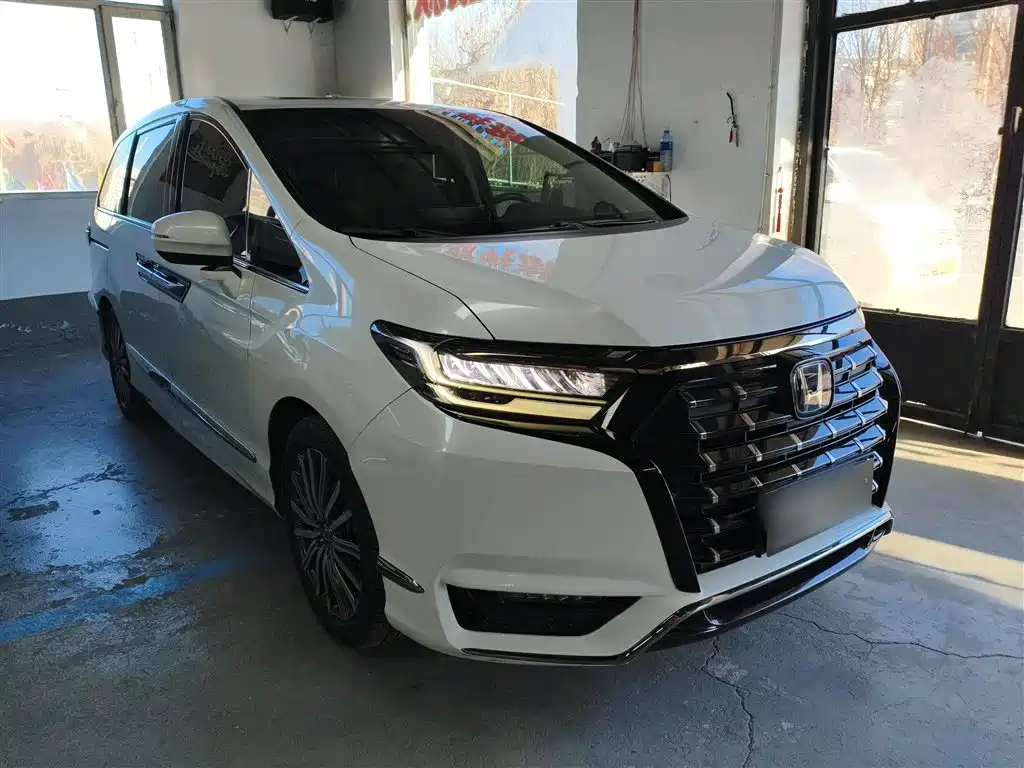 Elysion 2.0 L e:HEV Luxury