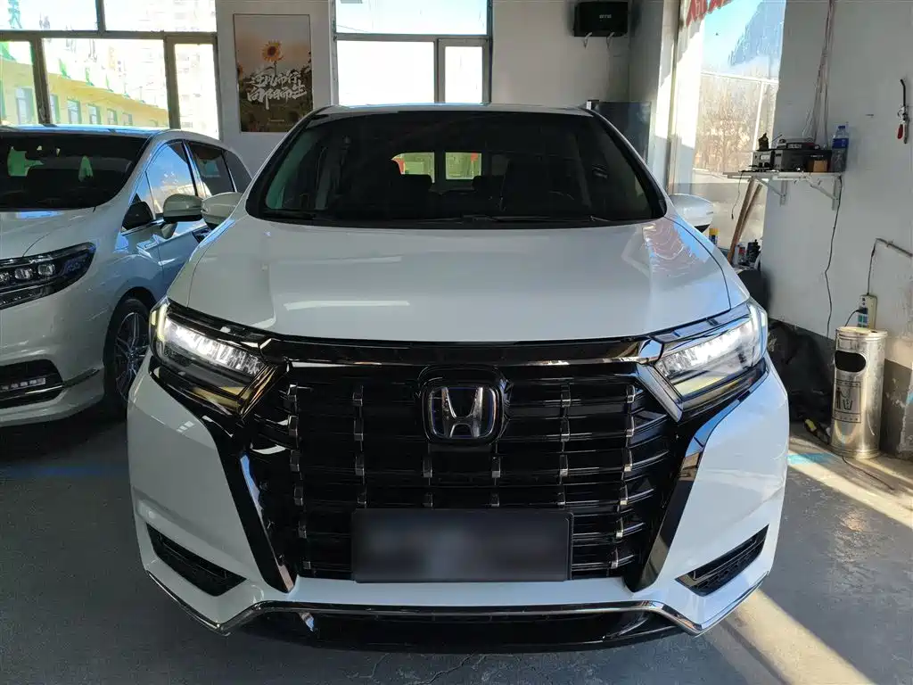 Elysion 2.0 L e:HEV Luxury