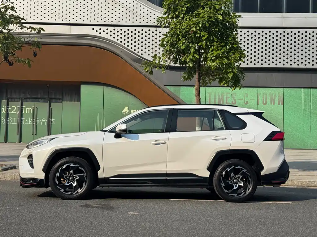 Wildlander 2.0 L CVT 4 WD Tech