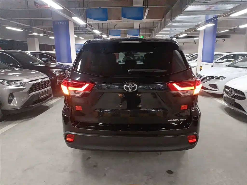 Highlander 2.0 T 4 WD Luxury 7-seat CN-VI
