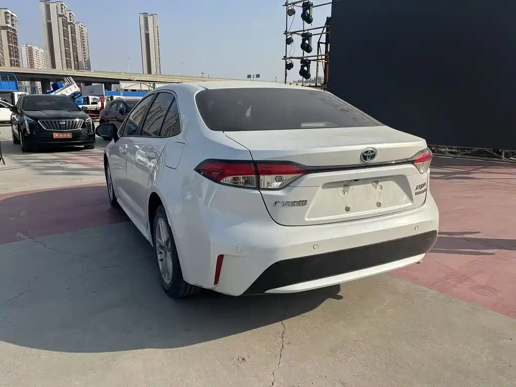Levin Dual Engine 1.8 H E-CVT Luxury