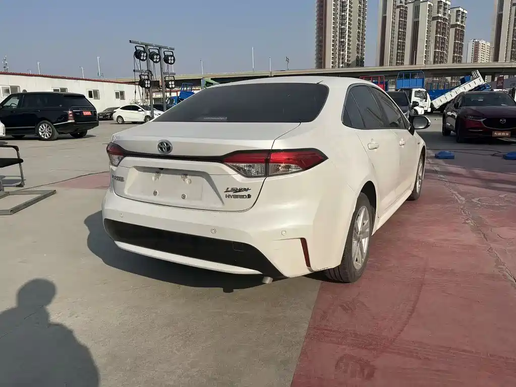 Levin Dual Engine 1.8 H E-CVT Luxury