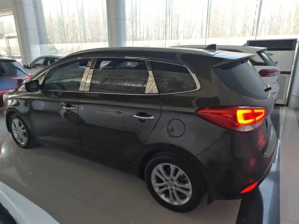 Carens 佳乐 2013款 2.0 L 7座自动豪华版 国IV