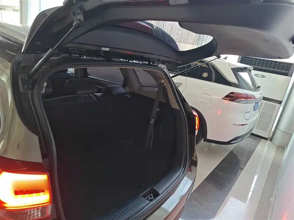 Carens 佳乐 2013款 2.0 L 7座自动豪华版 国IV