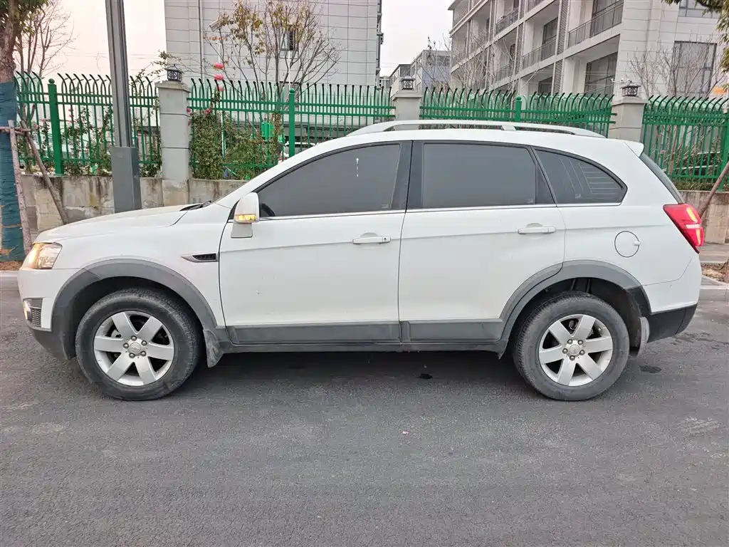 Captiva 2.4 L 2 WD City 5-seat