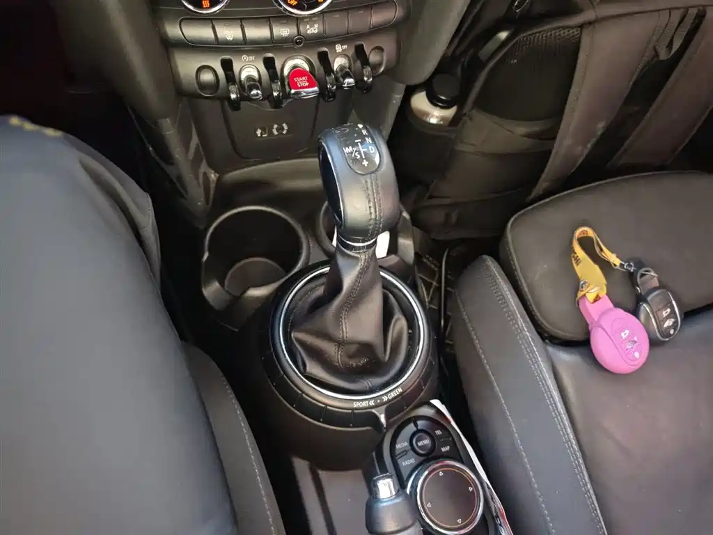 MINI 1.5 T COOPER Pioneer 5-door