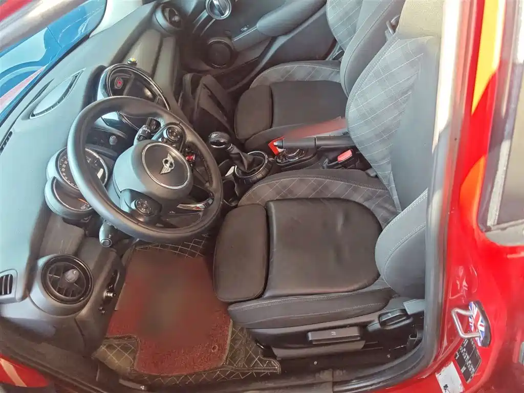 MINI 1.5 T COOPER Pioneer 5-door