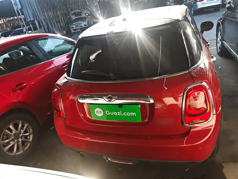 MINI 1.5 T COOPER Pioneer 5-door