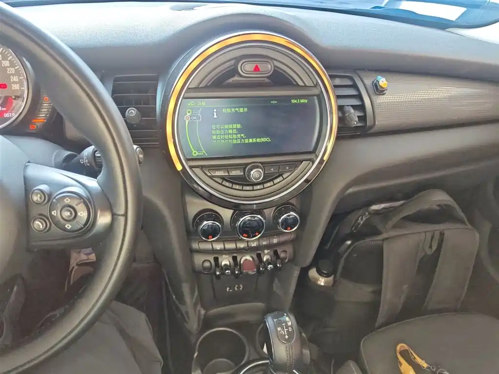 MINI 1.5 T COOPER Pioneer 5-door