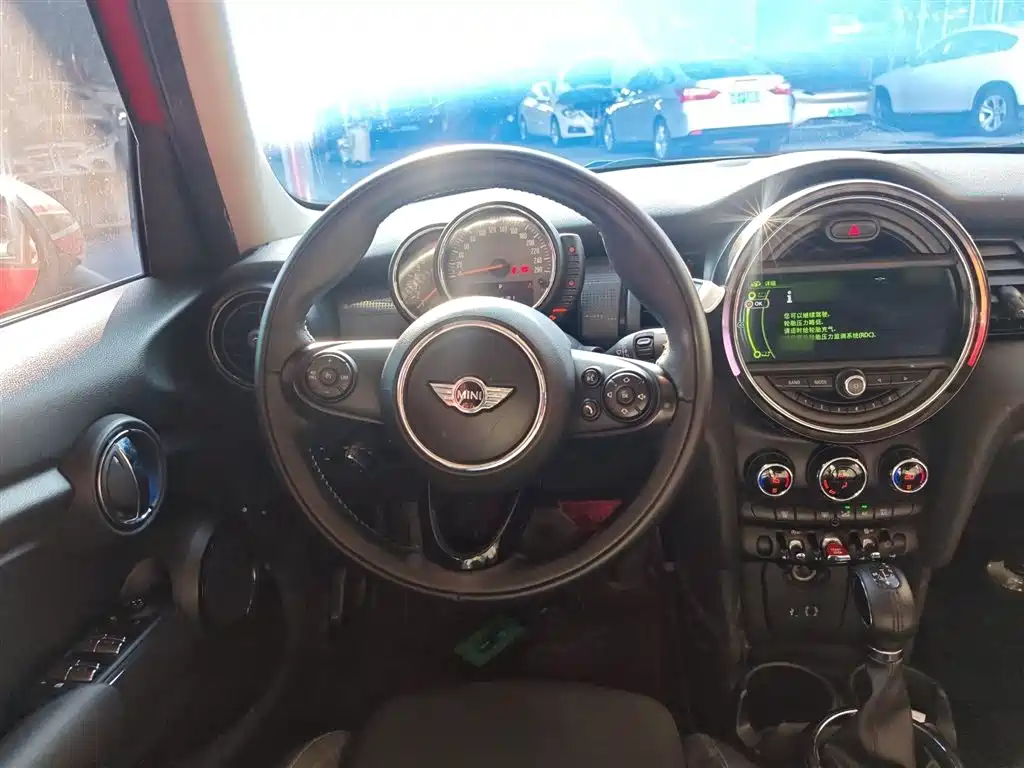 MINI 1.5 T COOPER Pioneer 5-door