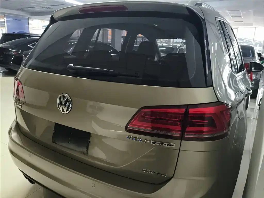 Golf Sportsvan 230 TSI Auto Luxury
