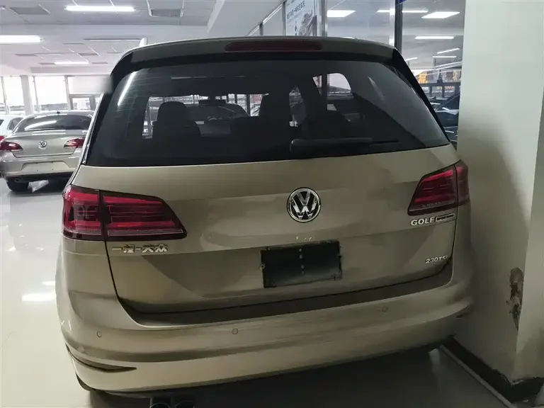 Volkswagen Golf Sportsvan 230 TSI Auto Luxury