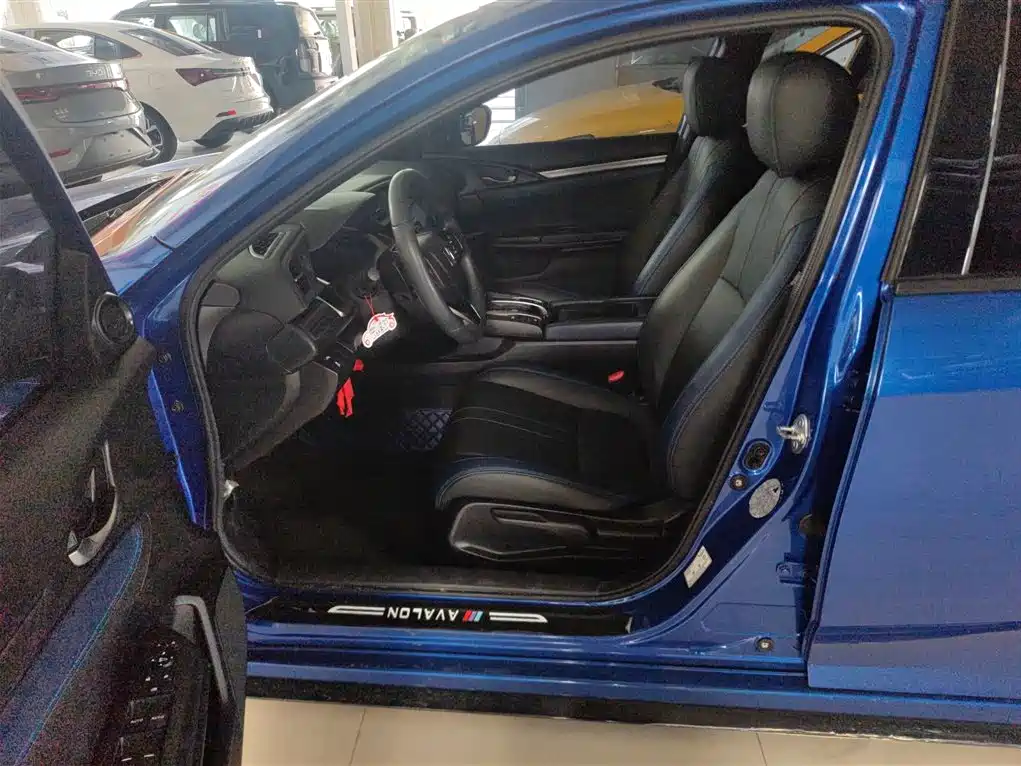 Civic HATCHBACK 220 TURBO CVT Trend Cool Control
