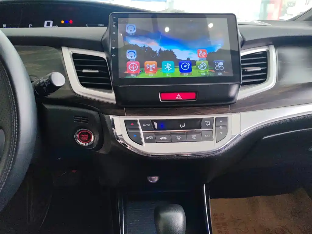 Jade 210 TURBO CVT Style 5-seat