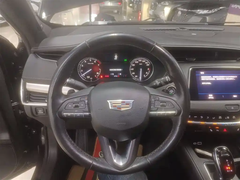 Cadillac XT4 28 T 2 WD Leading