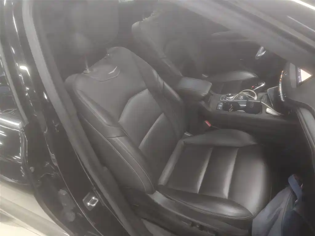 Cadillac XT4 28 T 2 WD Leading
