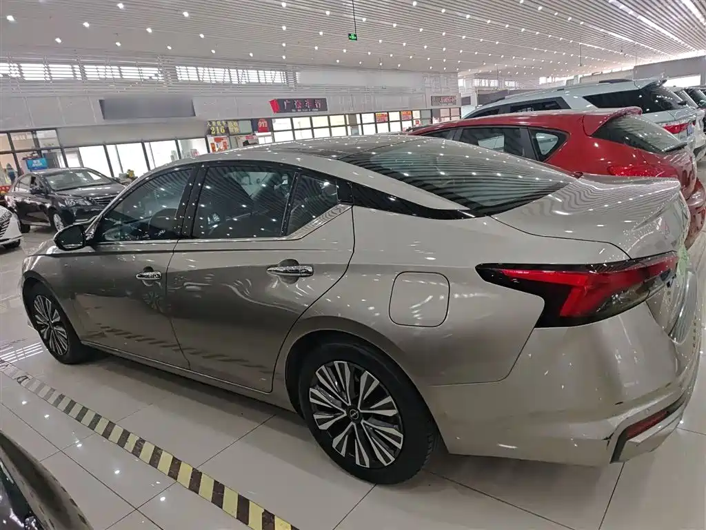 Teana 2.0 L XL-TLS Joy