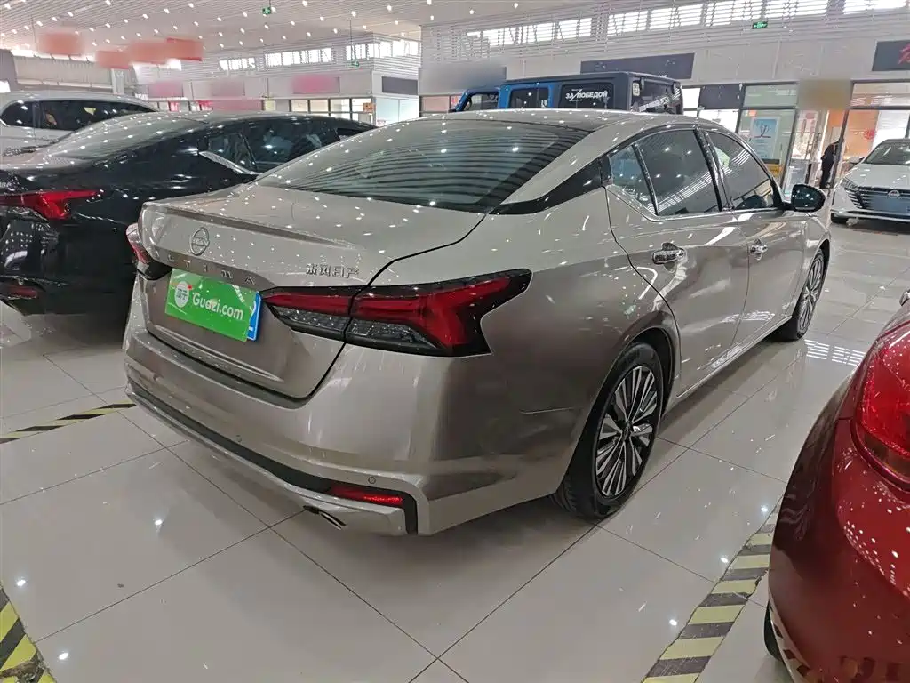Teana 2.0 L XL-TLS Joy