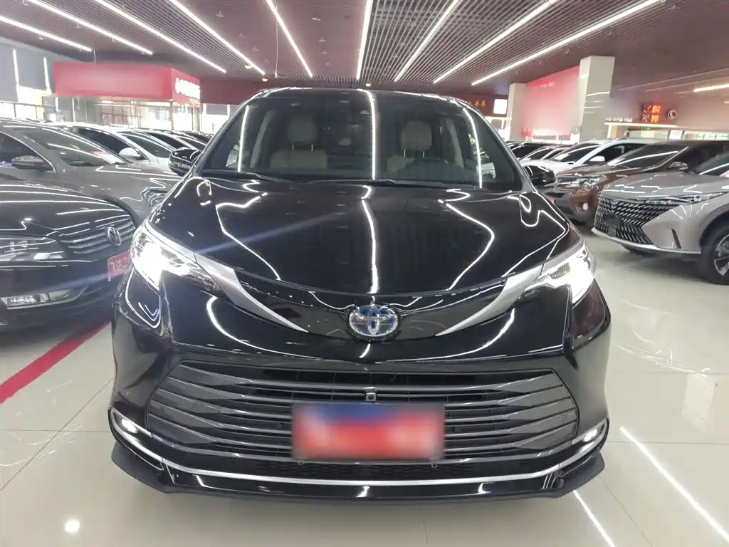 Sienna 2.5 L Hybrid Distinguished