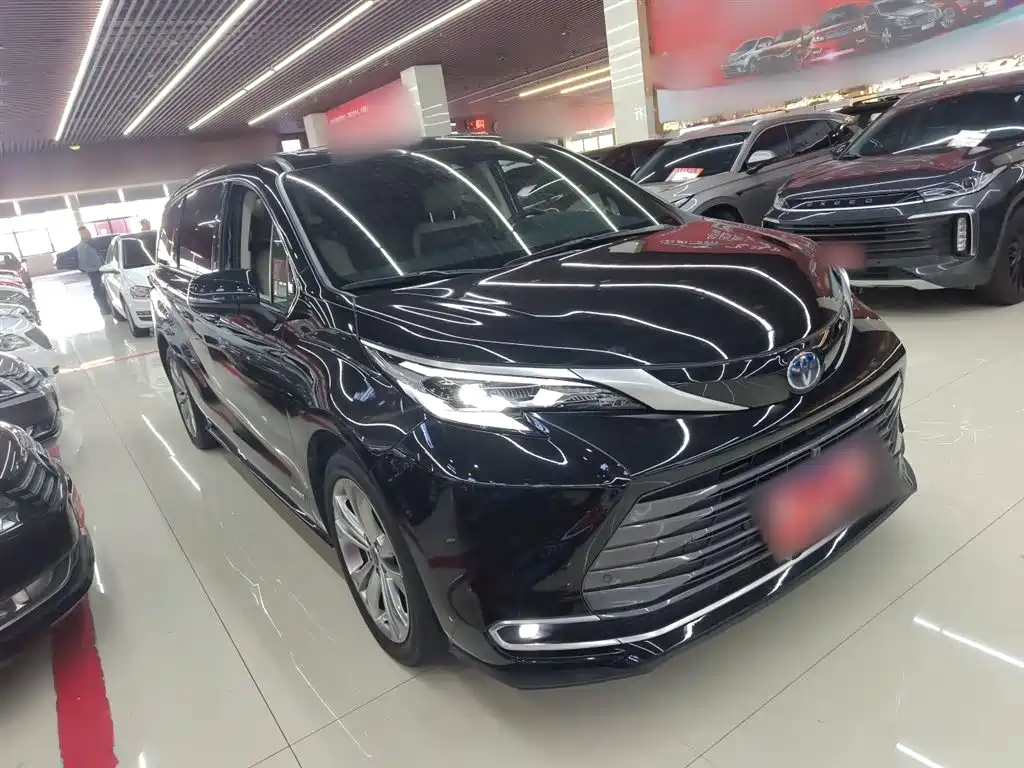 Sienna 2.5 L Hybrid Distinguished
