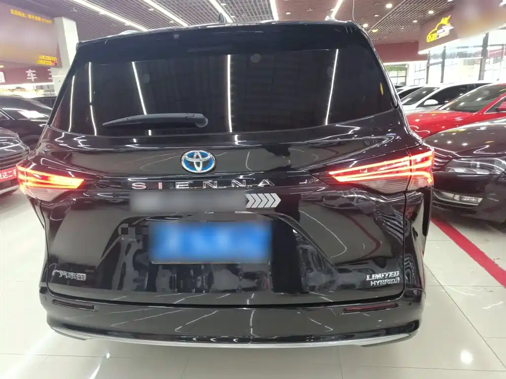 Sienna 2.5 L Hybrid Distinguished