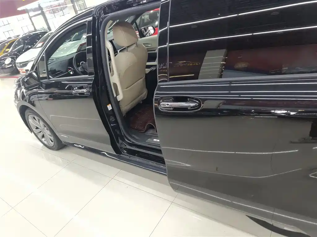 Sienna 2.5 L Hybrid Distinguished