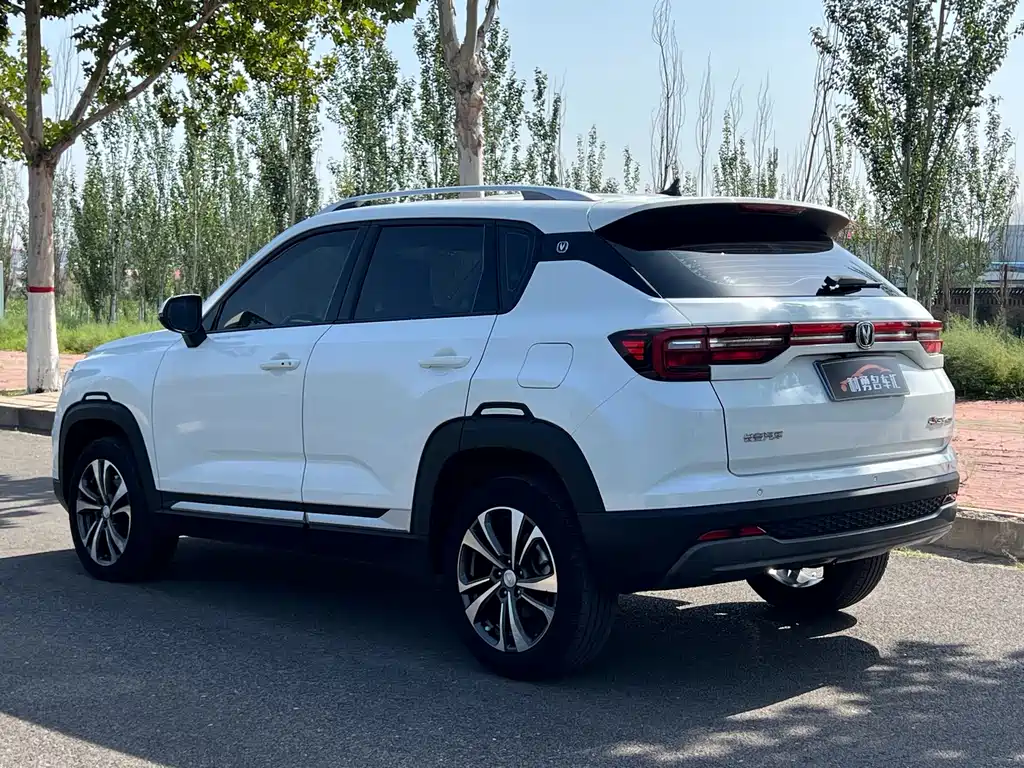 Changan CS35 PLUS 长安CS35 PLUS 2021款 荣耀百万版 1.6 L 手动精英版