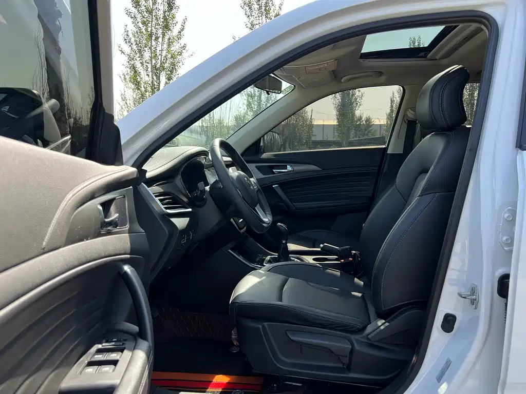 Changan CS35 PLUS 长安CS35 PLUS 2021款 荣耀百万版 1.6 L 手动精英版