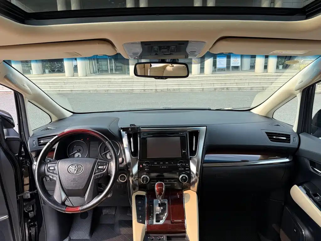 Alphard 3.5 L Luxury