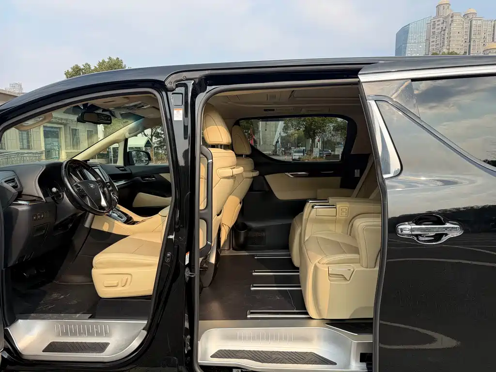 Alphard 3.5 L Luxury