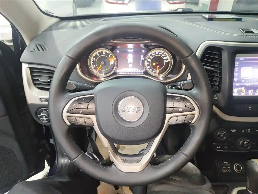 Cherokee 2.0 L Superior
