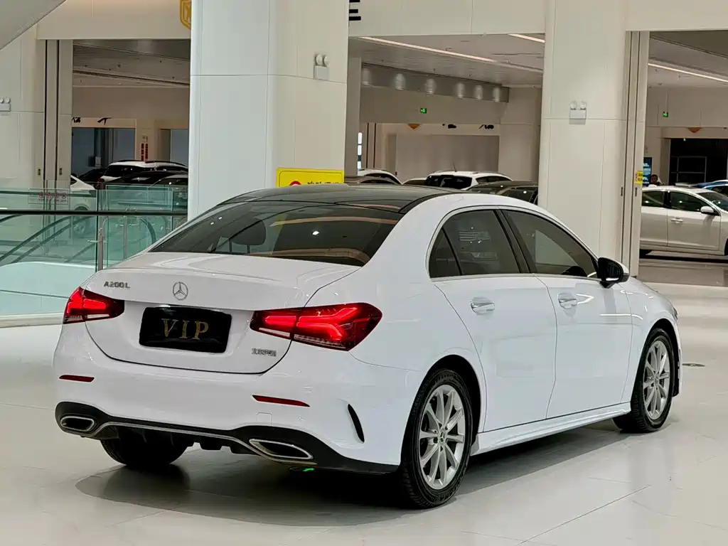 Mercedes-Benz A-Class A 200 L Sport Sedan Dynamic