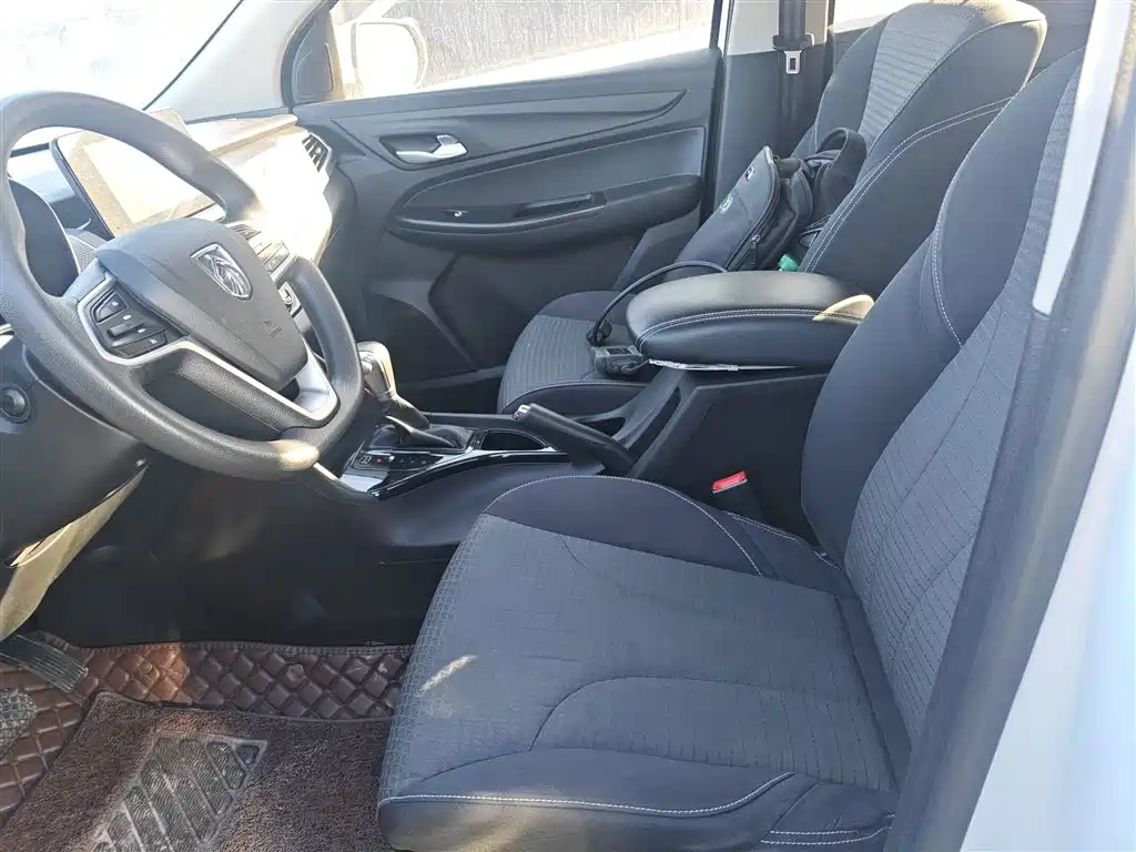 Baojun 730 1.5 T CVT Fashion 7-seat CN-VI