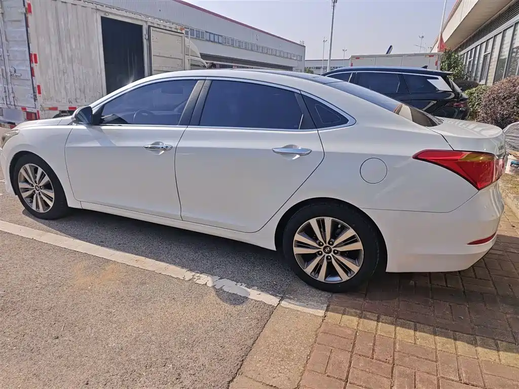Mistra 1.8 L Auto Distinguished DLX