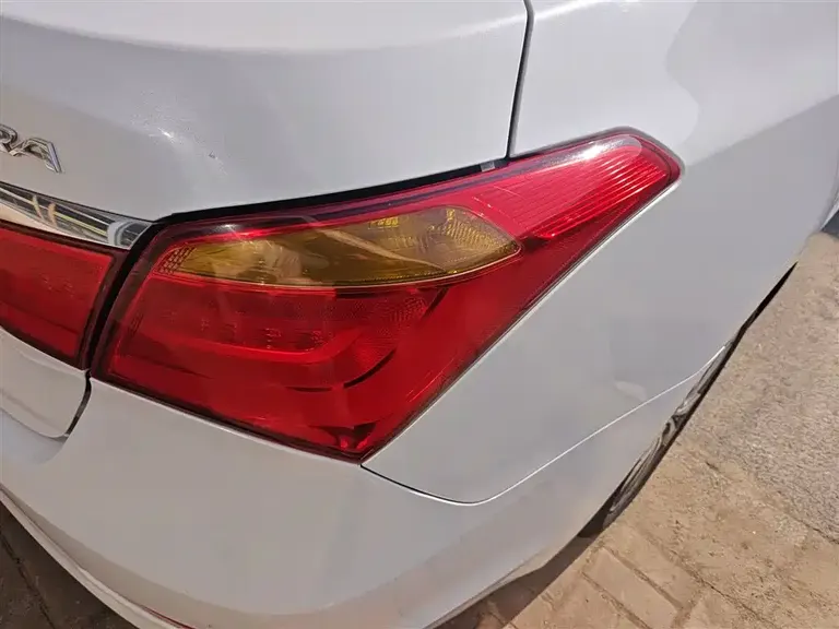 Hyundai Mistra 1.8 L Auto Distinguished DLX