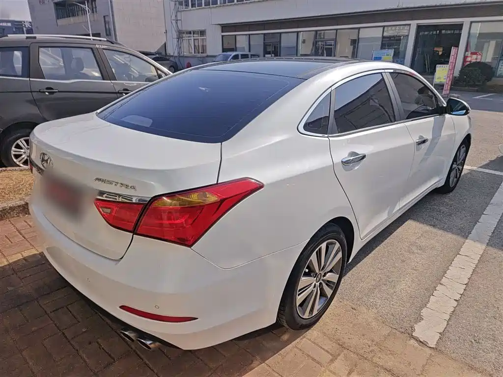 Mistra 1.8 L Auto Distinguished DLX
