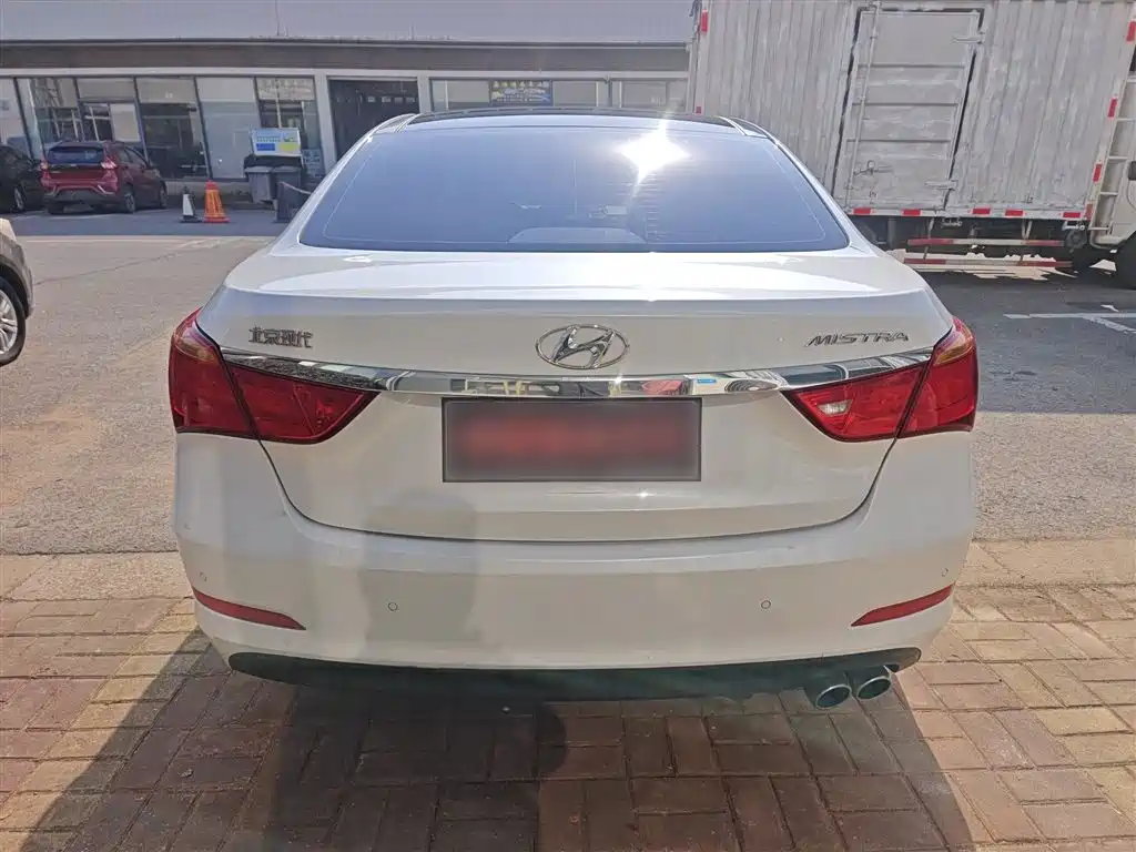 Mistra 1.8 L Auto Distinguished DLX