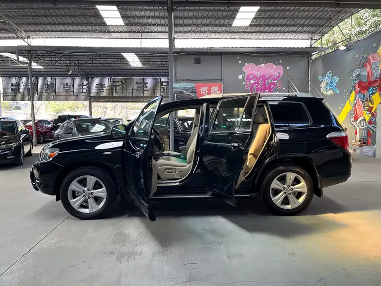 Toyota Highlander 3.5 L 4 WD 7-seat Luxury