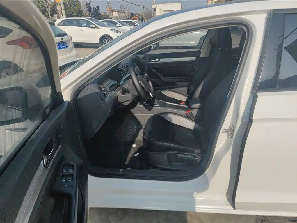 Lamando 230 TSI DSG Style