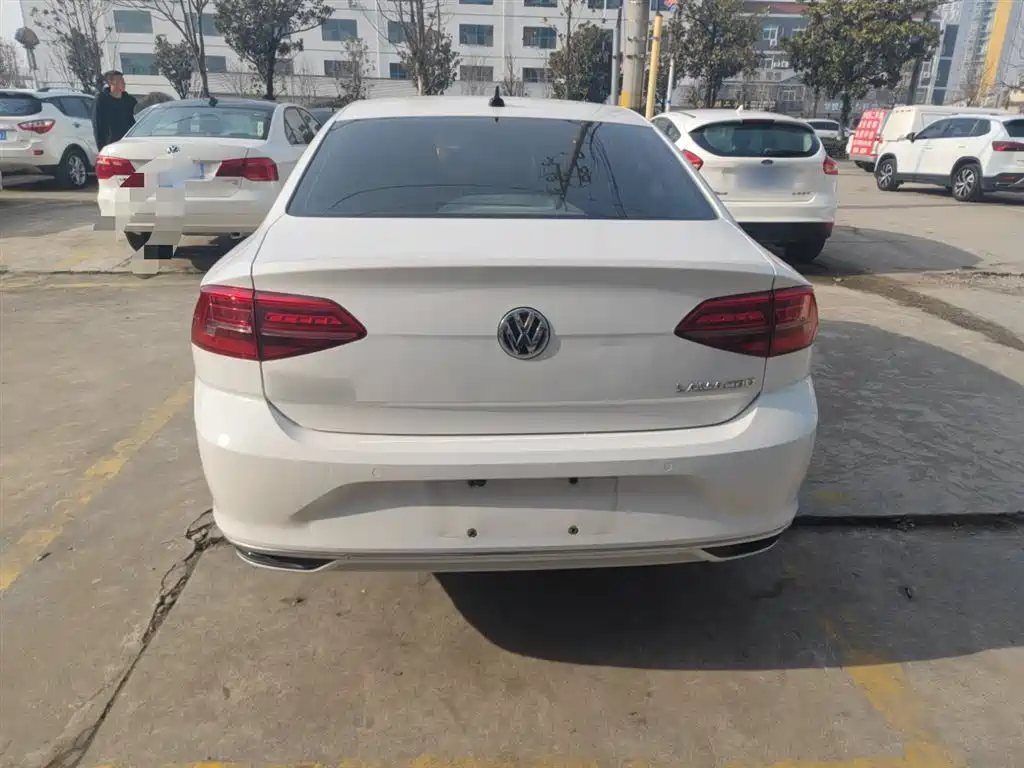 Lamando 230 TSI DSG Style