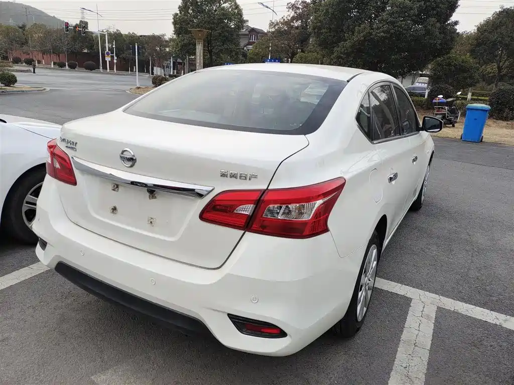 Sylphy Classic 1.6 XE CVT Exclusive
