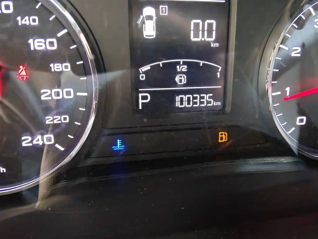 Roewe RX5 20 T 2 WD Auto Internet Smart Enjoyment